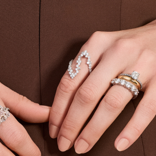 Anel Infinito em Ouro Branco 18k com Diamantes