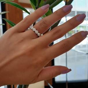 Aliança em Ouro Branco 18K com Diamantes 