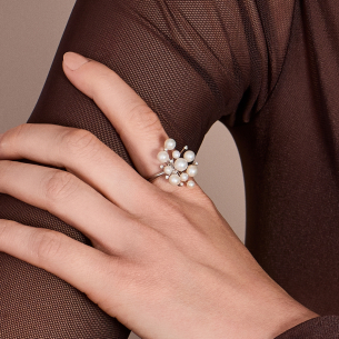 Anel em Ouro Branco 18k com Pérolas e Diamantes