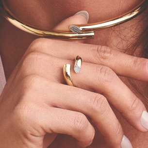 Anel com Diamantes em Ouro Amarelo 18K