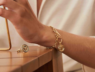 Pulseira feminina medalha São Bento em Ouro Amarelo 18K 