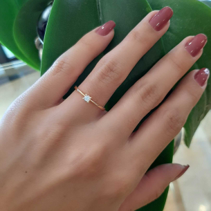 Anel Solitário em Ouro Amarelo 18K com Diamante 