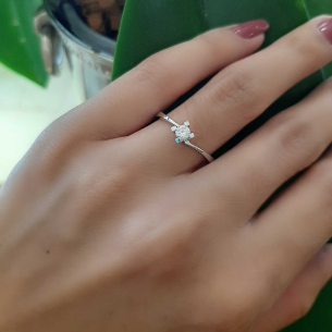 Anel Solitário em Ouro Branco 18K com Diamante 