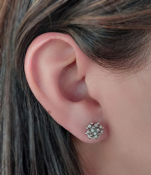 Brinco em Ouro Branco 18K com Diamantes 