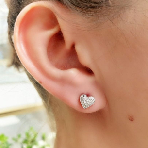 Brinco em Ouro Branco 18K com Diamantes em Pavê 