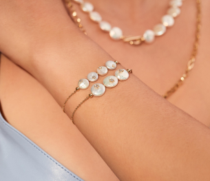 Pulseira feminina três madrepérolas em Ouro Amarelo 18K com diamantes 