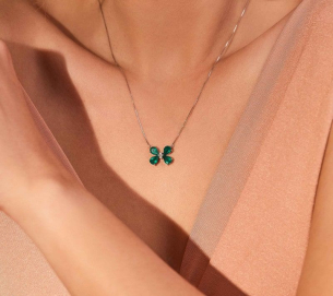 Gargantilha borboleta em Ouro Branco 18K com Turmalina rosa, Ametista e Diamante 