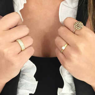 Anel Solitário em Ouro Amarelo 18K com Diamantes 