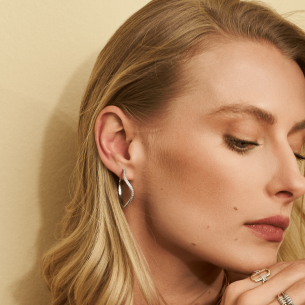 Brinco Argola em Ouro Branco 18K com Diamantes 