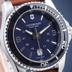 Relógio Victorinox  Maverick Large Azul  43 mm