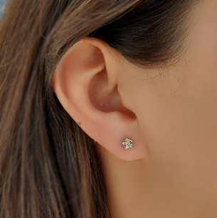 Brinco em Ouro Branco 18K com Diamante 
